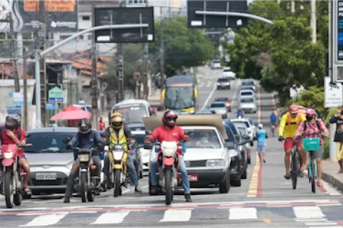 Licenciamento de veículos com placas final 4 vence nesta quarta-feira no Ceará